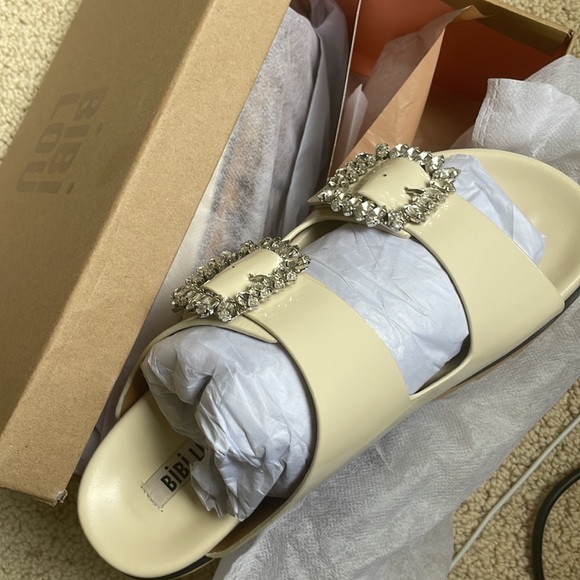 Bibi Lou - Rose Sandals Ivory (new in box) - Picture 4 of 4
